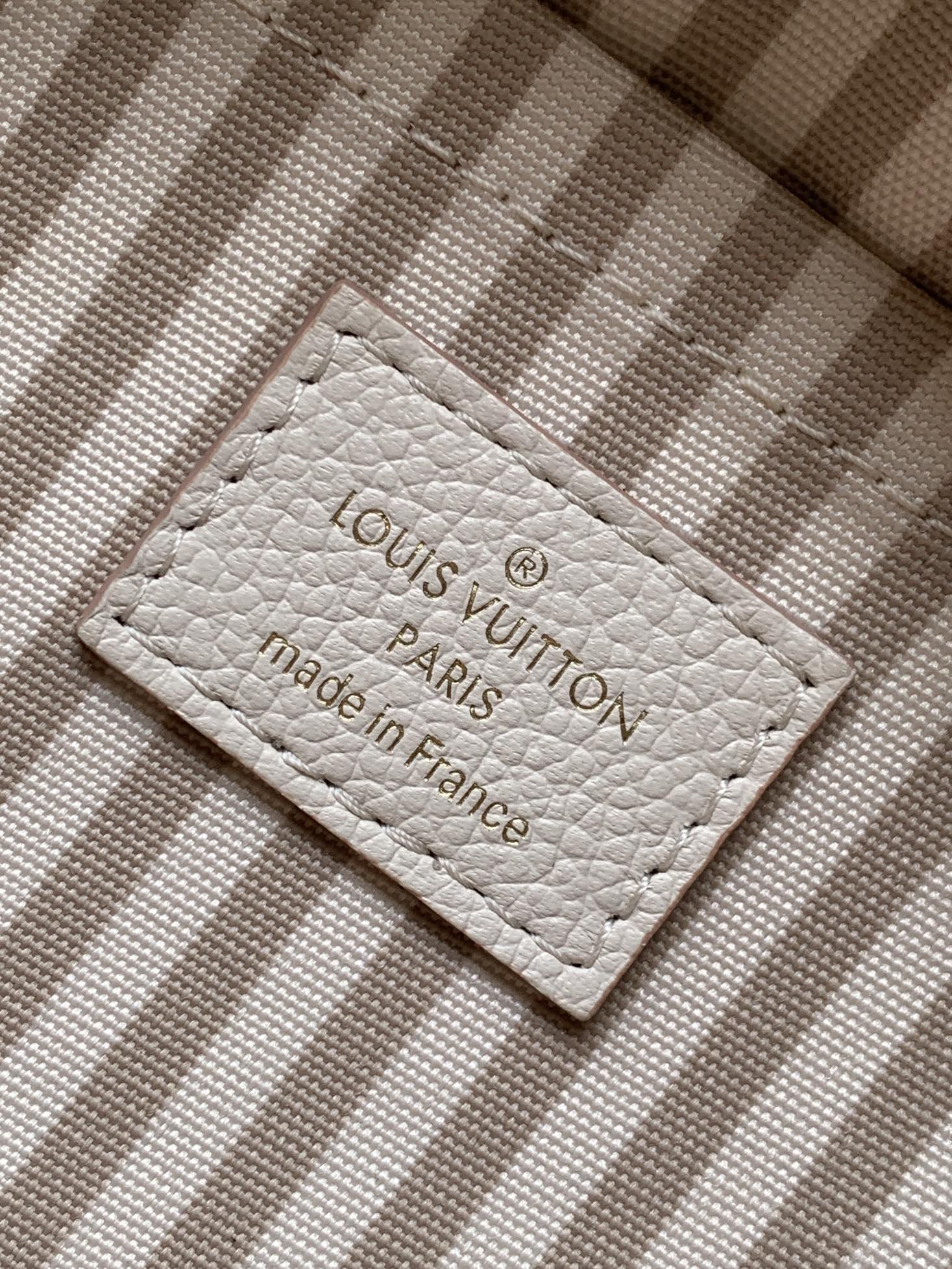 LOUIS VUITTON SPEEDY BANDOULIÈRE 21 IN WHITE AND PINK MONOGRAM CANVAS