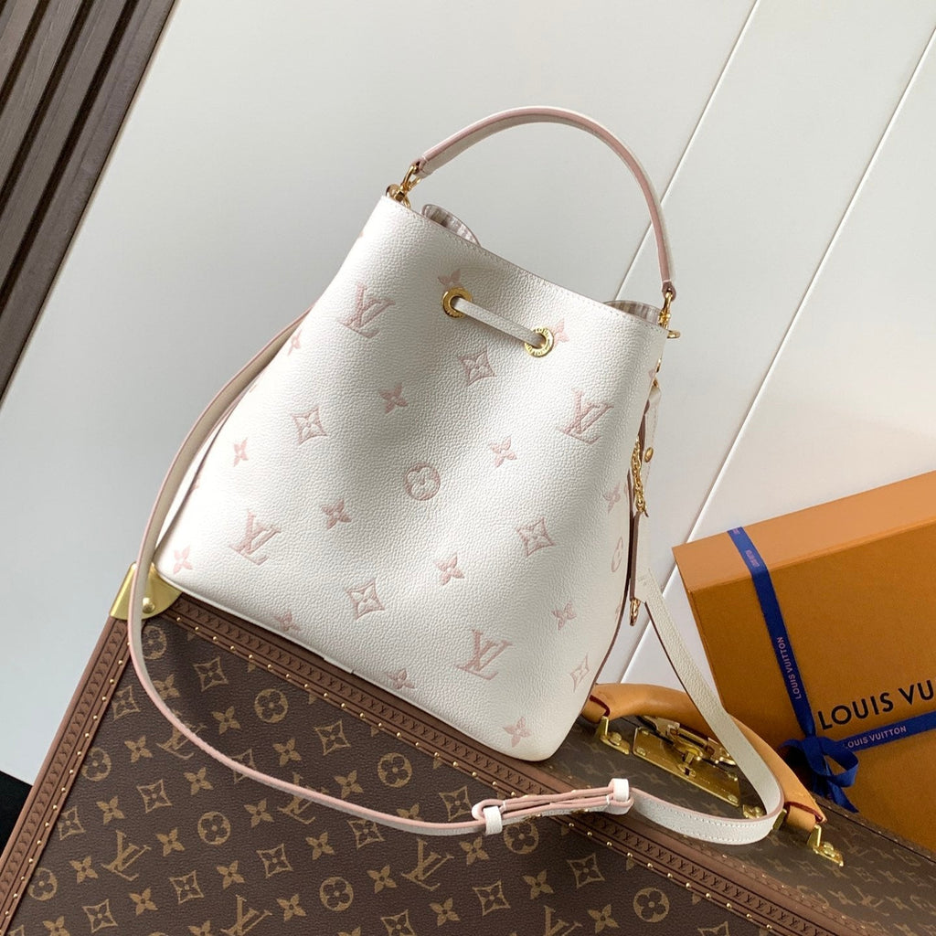 LOUIS VUITTON NÉONOÉ 26 IN WHITE AND PINK MONOGRAM CANVAS