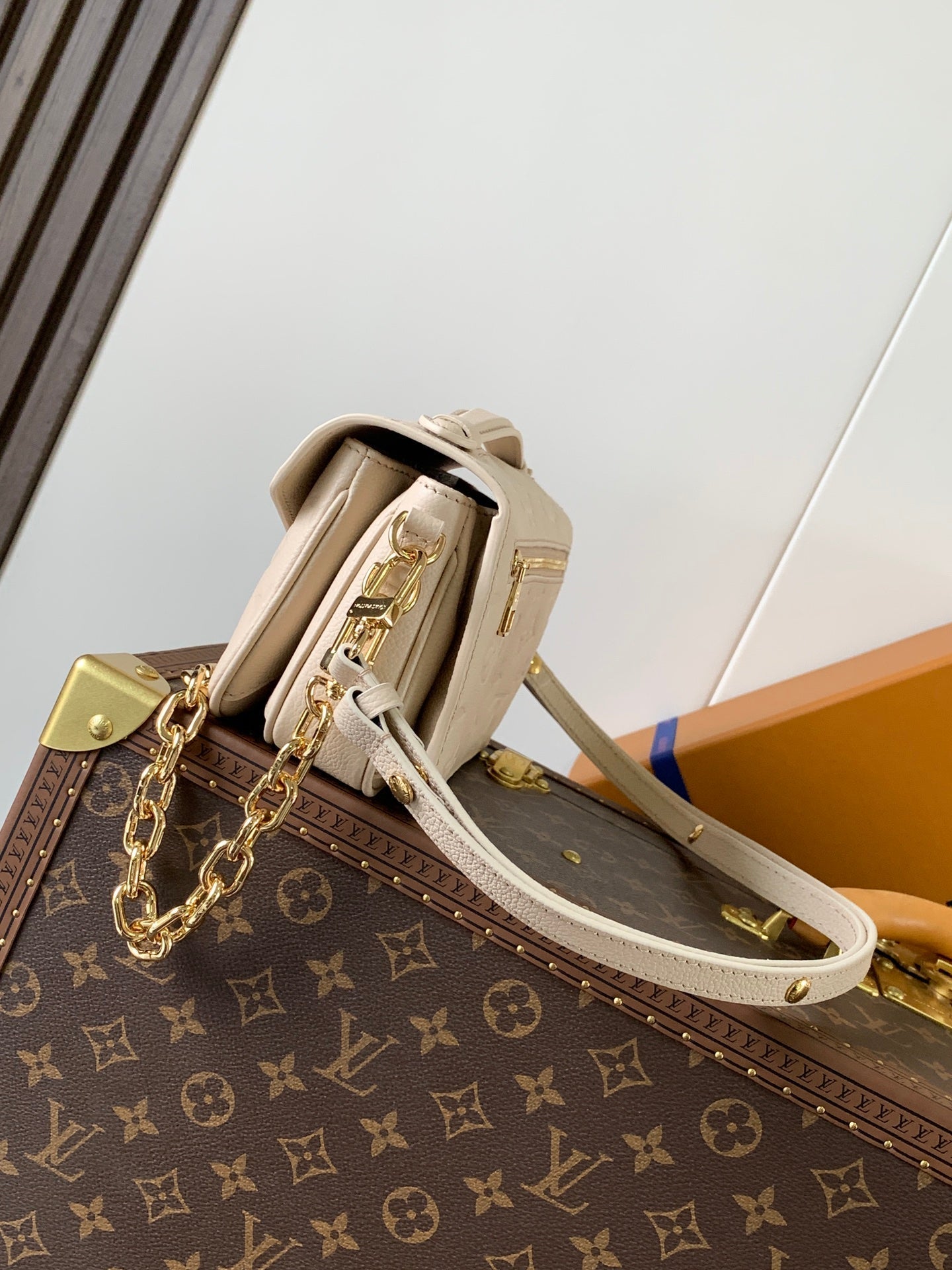 LOUIS VUITTON POCHETTE MÉTIS EAST WEST 22 IN LIGHT BEIGE MONOGRAM EMPREINTE CALFSKIN EMBOSSED