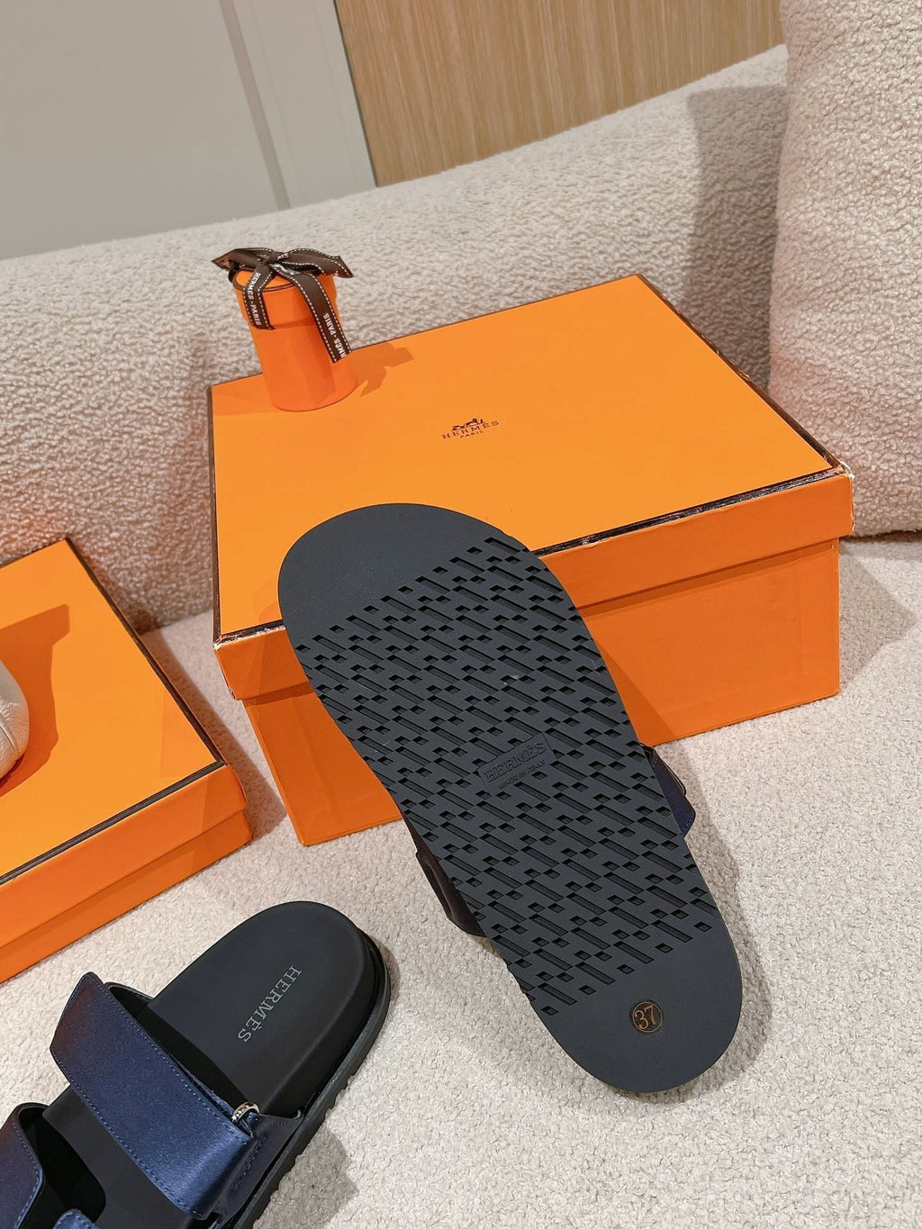 HERMES CHYPRE SANDAL BLACK MIX LIGHT BERRY CALFSKIN