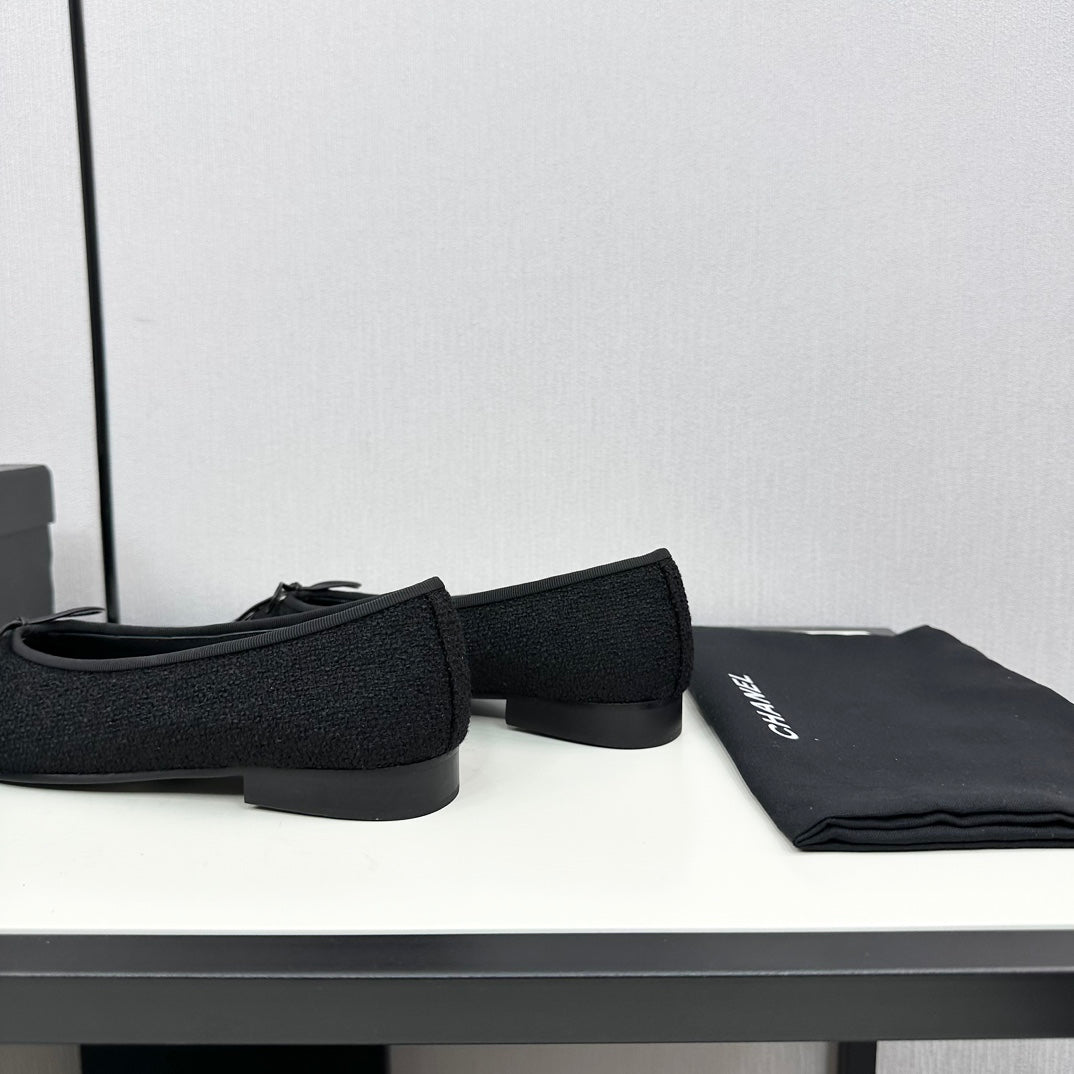 CHANEL BALLET FLATS IN BLACK TWEED AND CALFSKIN