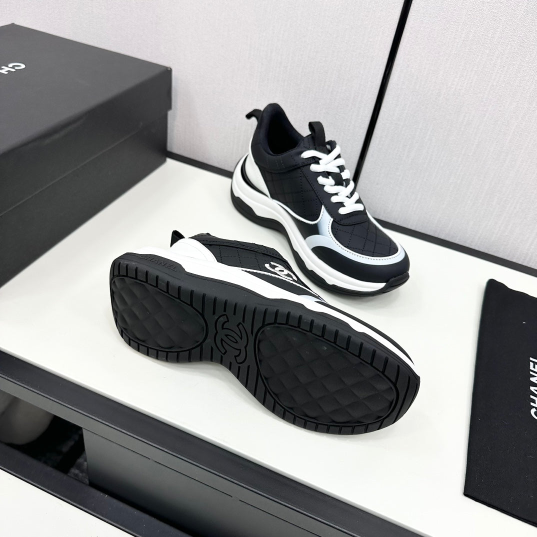 CHANEL SNEAKER IN BLACK MIX WHITE EMBROIDERED LAMBSKIN